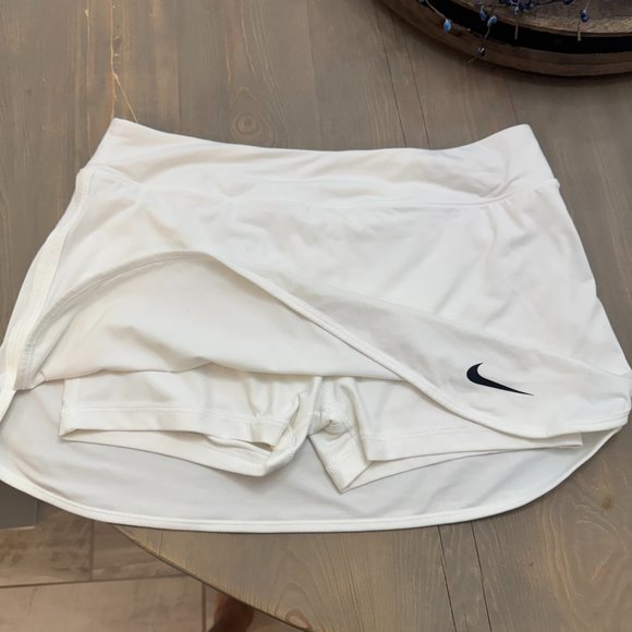 Nike Skirt / Skort - Picture 3 of 4